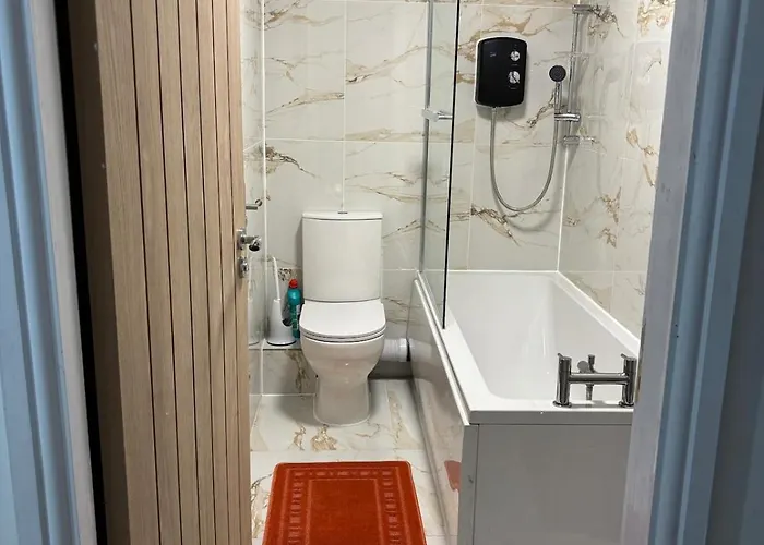 1 Bedroom Flat - Airport - 7 Mins To Man - Staycations & Business Stays! * Manchester