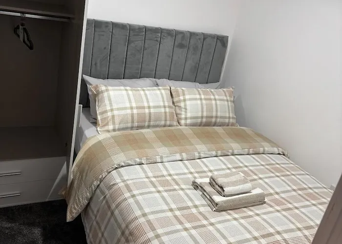 Apartment 1 Bedroom Flat - Airport - 7 Mins To Man - Staycations & Business Stays! Manchester