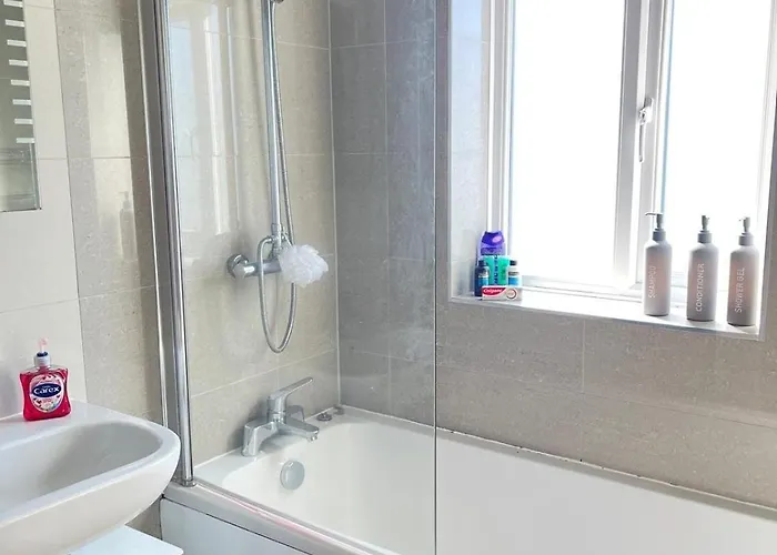 Tatil Evi Spacious 3 Bed With Driveway Manchester