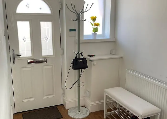 펜션 Spacious 3 Bed With Driveway *