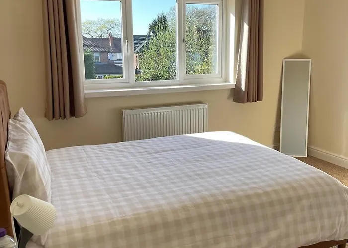 펜션 Spacious 3 Bed With Driveway 맨체스터