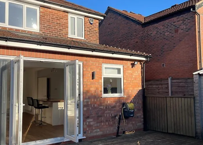 Spacious 3 Bed With Driveway