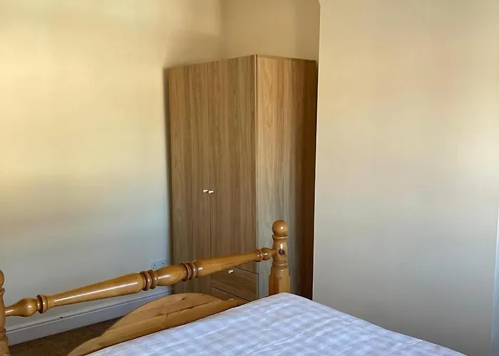 펜션 Spacious 3 Bed With Driveway *