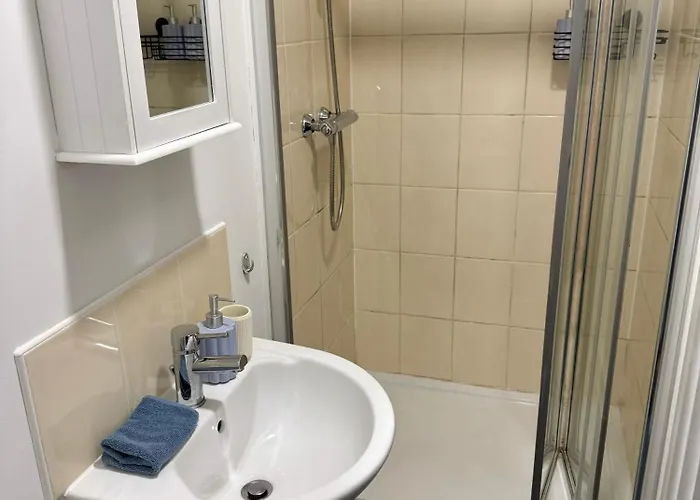 Apartament Chic Trafford Apartment, Private Underground Parking, Fast Wi-fi, Self Check-in Anytime, 5 Mins To Old Trafford Stadium Manchester