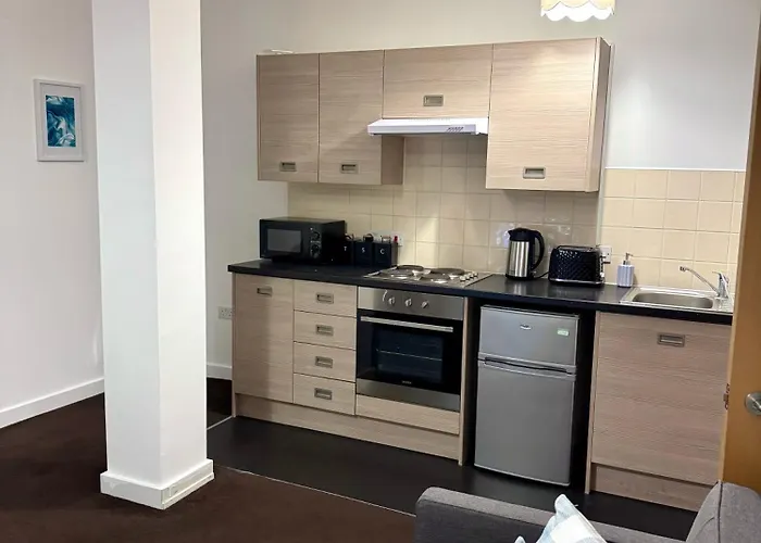 Apartament Chic Trafford Apartment, Private Underground Parking, Fast Wi-fi, Self Check-in Anytime, 5 Mins To Old Trafford Stadium Manchester