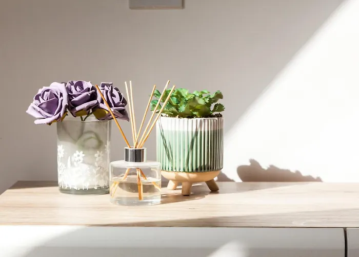 Luxury Sleeps 9 With Hot Tub & Pool Apartment