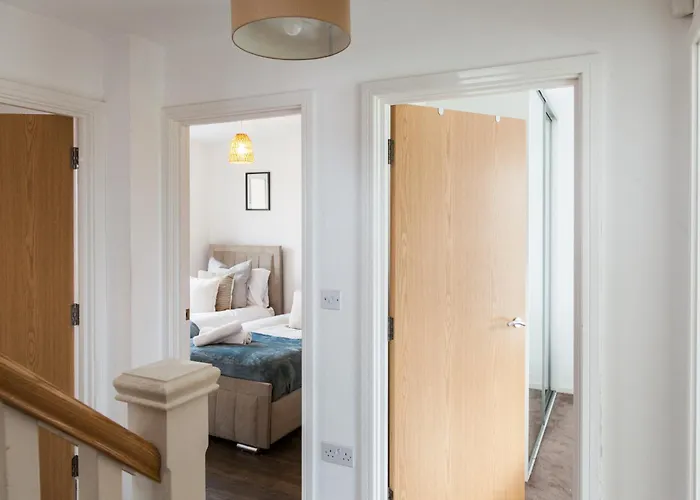 Apartment Luxury Sleeps 9 With Hot Tub & Pool