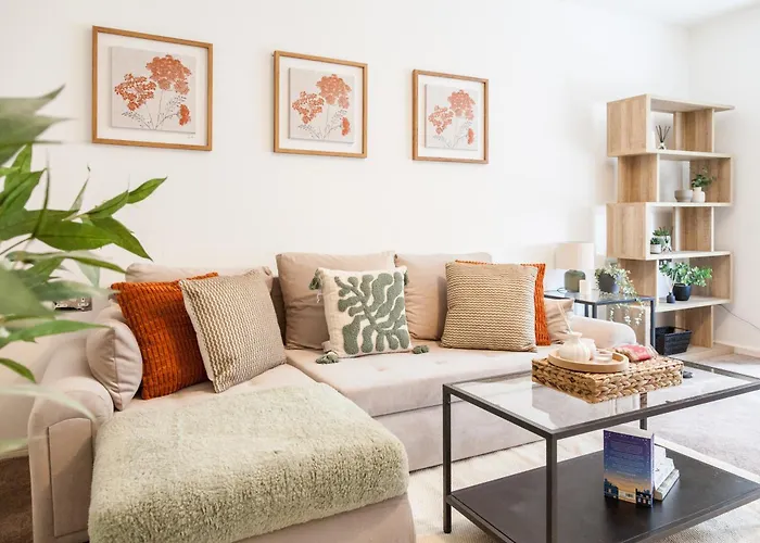 Luxury Sleeps 9 With Hot Tub & Pool * Mánchester