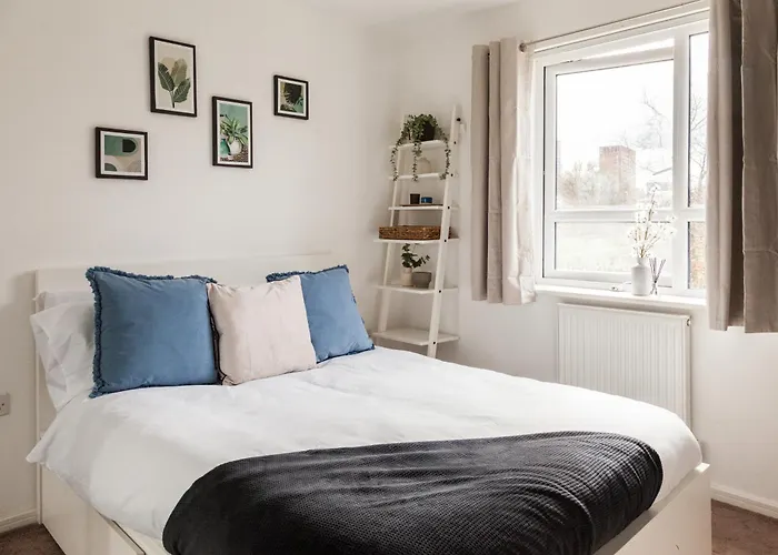 Luxury Sleeps 9 With Hot Tub & Pool Apartment *