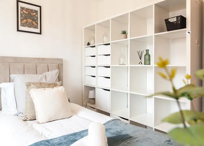 Apartment Luxury Sleeps 9 With Hot Tub & Pool