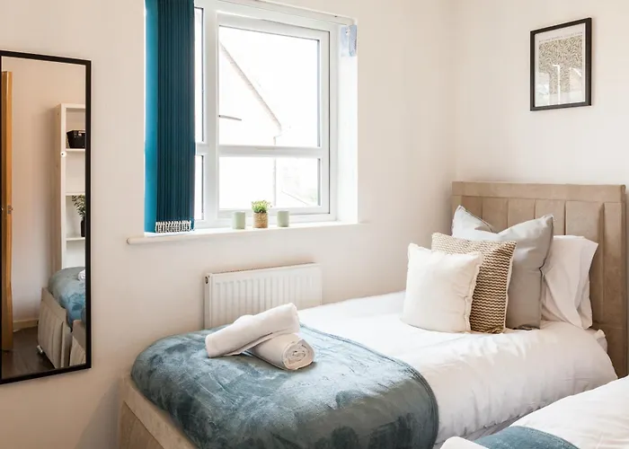 Luxury Sleeps 9 With Hot Tub & Pool Mánchester