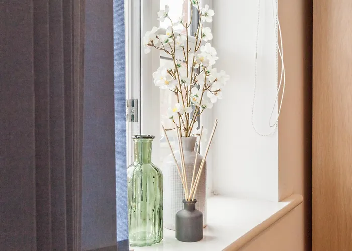 Luxury Sleeps 9 With Hot Tub & Pool *