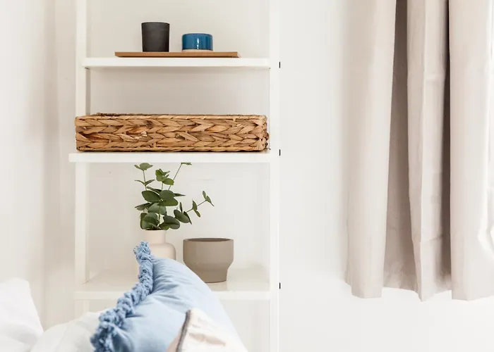 Luxury Sleeps 9 With Hot Tub & Pool