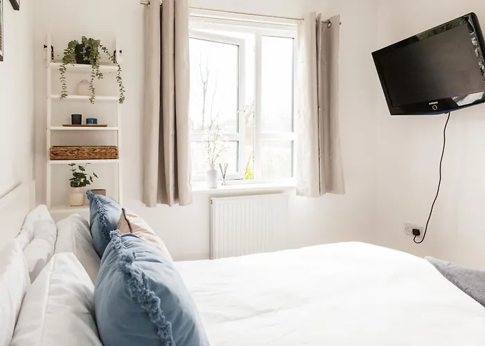 Apartment Luxury Sleeps 9 With Hot Tub & Pool