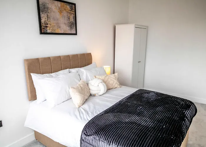 Modern And Sleek 2 Bed Flat In Appartement *