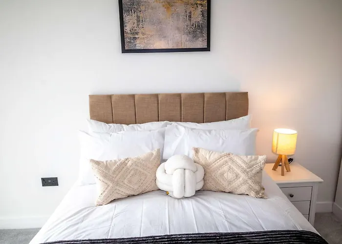 아파트 Modern And Sleek 2 Bed Flat In *