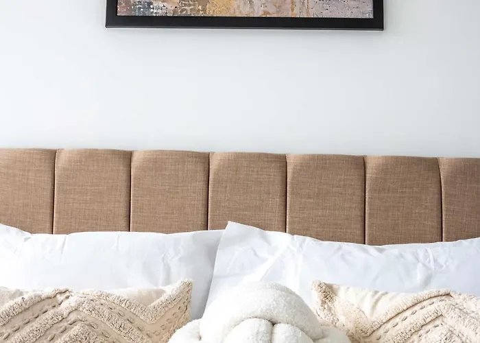 Modern And Sleek 2 Bed Flat In