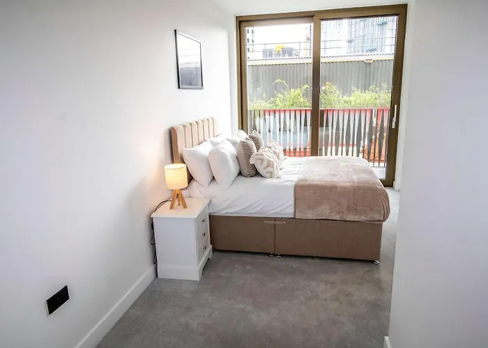 아파트 Modern And Sleek 2 Bed Flat In