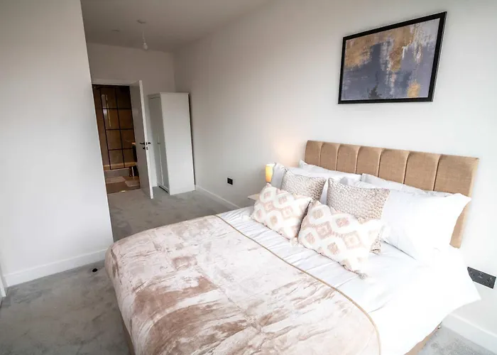 Modern And Sleek 2 Bed Flat In * Manchester