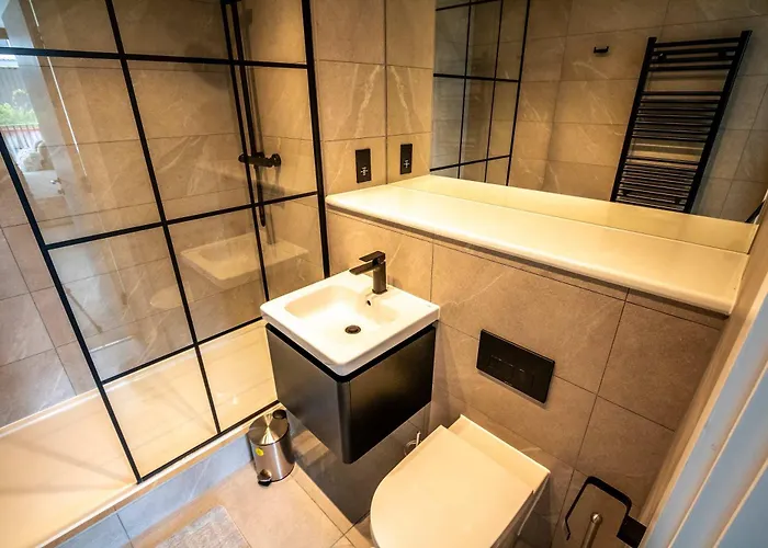 Modern And Sleek 2 Bed Flat In Manchester