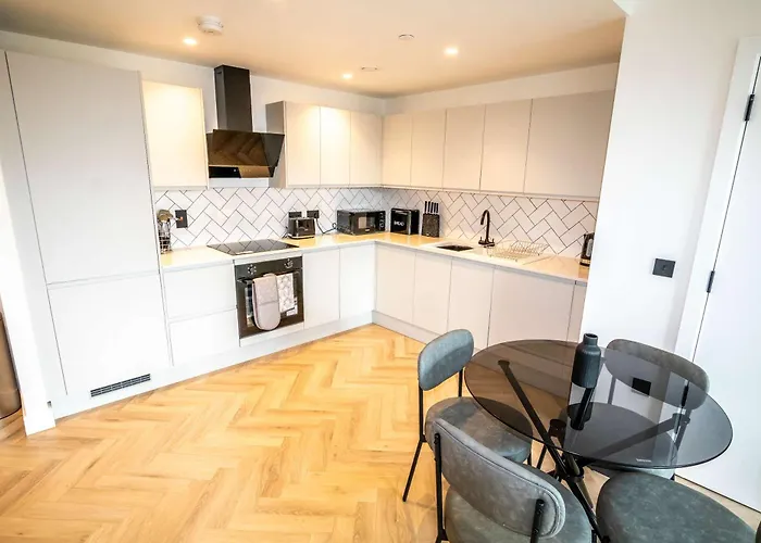 Modern And Sleek 2 Bed Flat In