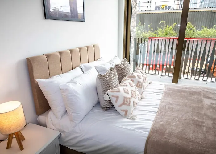 Modern And Sleek 2 Bed Flat In * Manchester