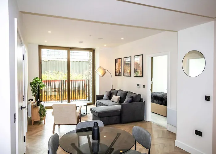 Modern And Sleek 2 Bed Flat In 아파트