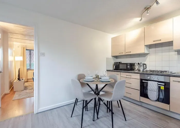 Entire With Free Parking Near Old Trafford, Media & Centre Manchester