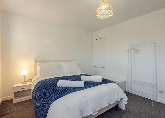 Entire With Free Parking Near Old Trafford, Media & Centre Manchester