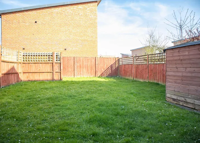 3br-sleeps 6 -walk To Etihad & Ao Arena