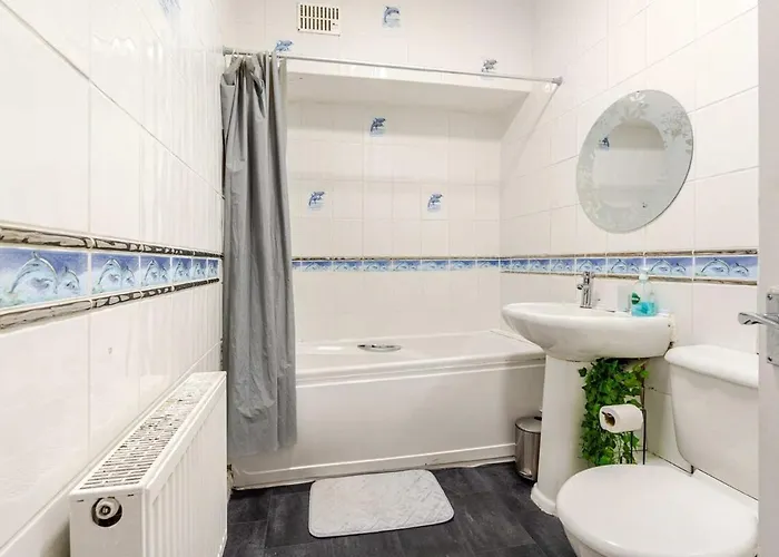 2 Min Walk Etihad Stadium & Coop Arena - 3br, Free Parking 아파트