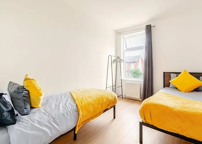 2 Min Walk Etihad Stadium & Coop Arena - 3br, Free Parking *