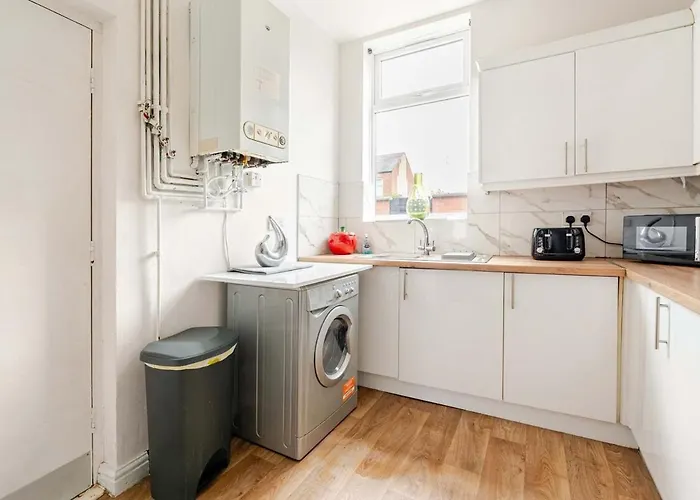 2 Min Walk Etihad Stadium & Coop Arena - 3br, Free Parking Apartament