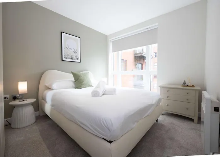 2 Bed Flat By Superhost *