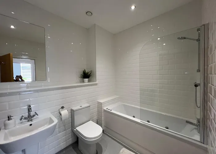 Chic Mill With Canal Views Apartament