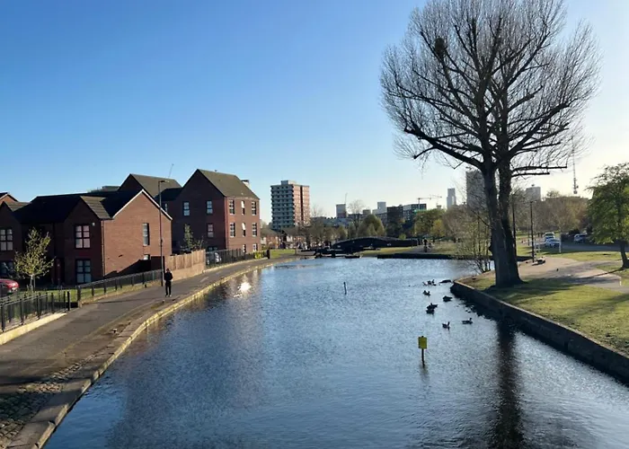 Chic Mill With Canal Views Appartamento Manchester