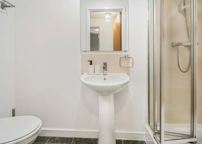 Old Trafford With Free Parking *