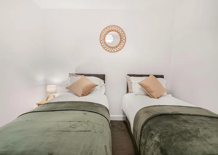 Old Trafford With Free Parking Манчестер