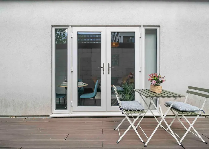 Апартаменты Old Trafford With Free Parking