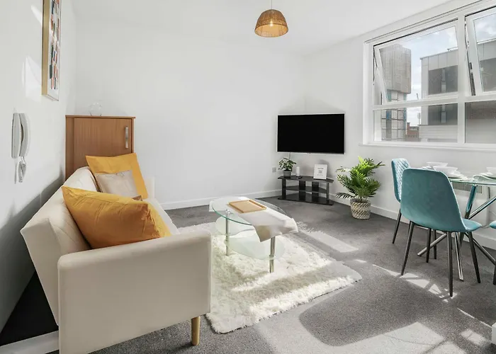 Old Trafford With Free Parking Манчестер