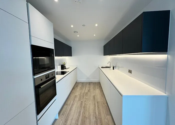 3 Bedroom Penthouse In The Centre Deansgate New Build High Floor *