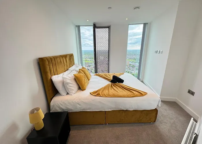 3 Bedroom Penthouse In The Centre Deansgate New Build High Floor
