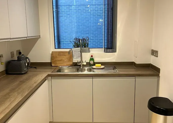 Apartment Spacious - Next To Ao Arena & Picadilly Station - Local Attractions - Free Parking