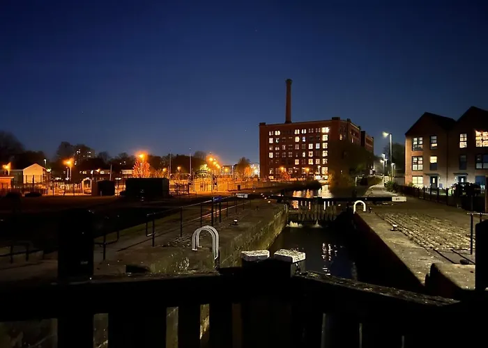 Chic Mill With Canal Views * 曼彻斯特