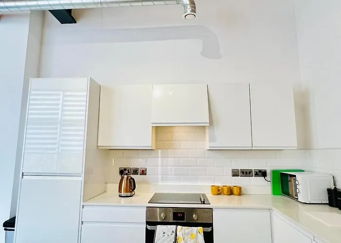 Chic Mill With Canal Views Apartament *