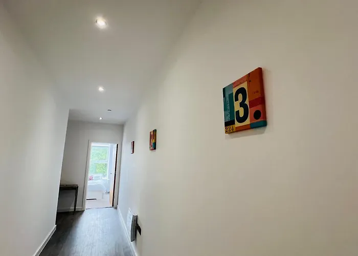 Chic Mill With Canal Views Manchester