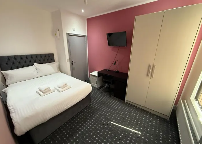 Landcross Co-living - Private Self-cater Manchester