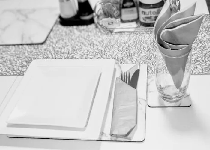 The Ruby Haven, Didsbury - 15mins To Airport - Opp The Christie's Nhs - Sleeps 5 Daire *