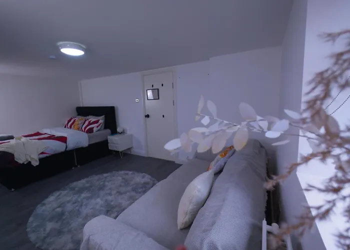 The Ruby Haven, Didsbury - 15mins To Airport - Opp The Christie's Nhs - Sleeps 5 맨체스터