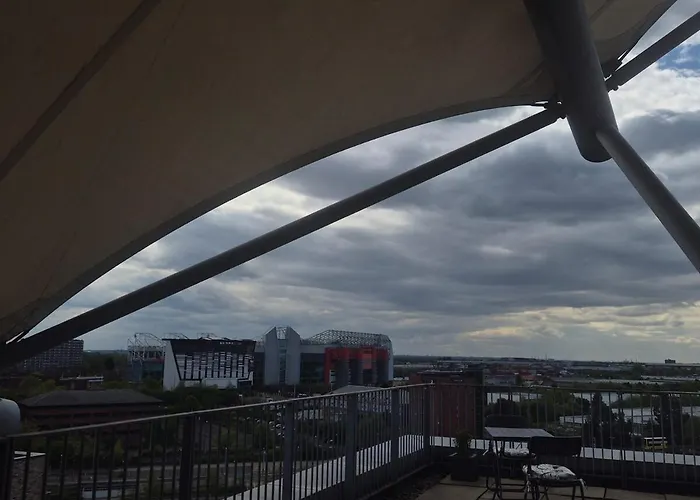 Quays Icon By The Water * Mánchester